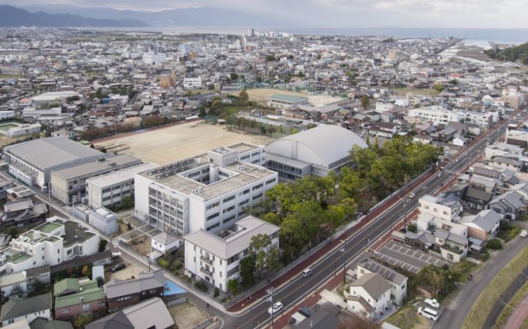 小林鷹之の母親の母校の香川県立観音寺第一高等学校